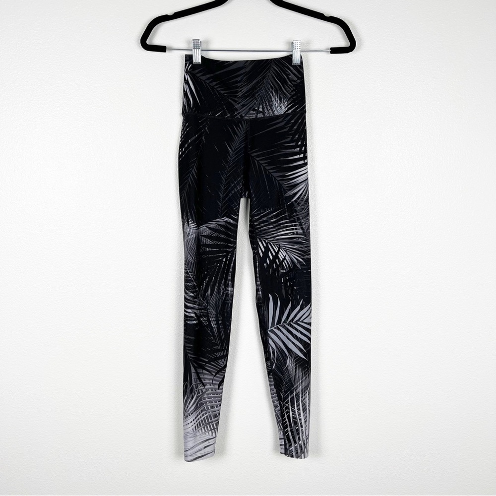 Wear It To Heart Peleton Leaf‎ Print Leggings Gray Sz XS